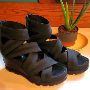Sorel Joanie II Black Wedge Strap Sandal